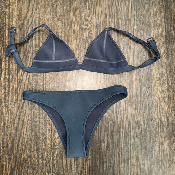 Triangl navy swimsuit set with cheeky bottoms - Picture 2 of 4